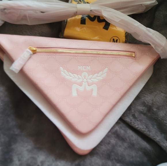 FIRM NWT MCM Blush Pink Triangle Crossbody Bag - Picture 4 of 6